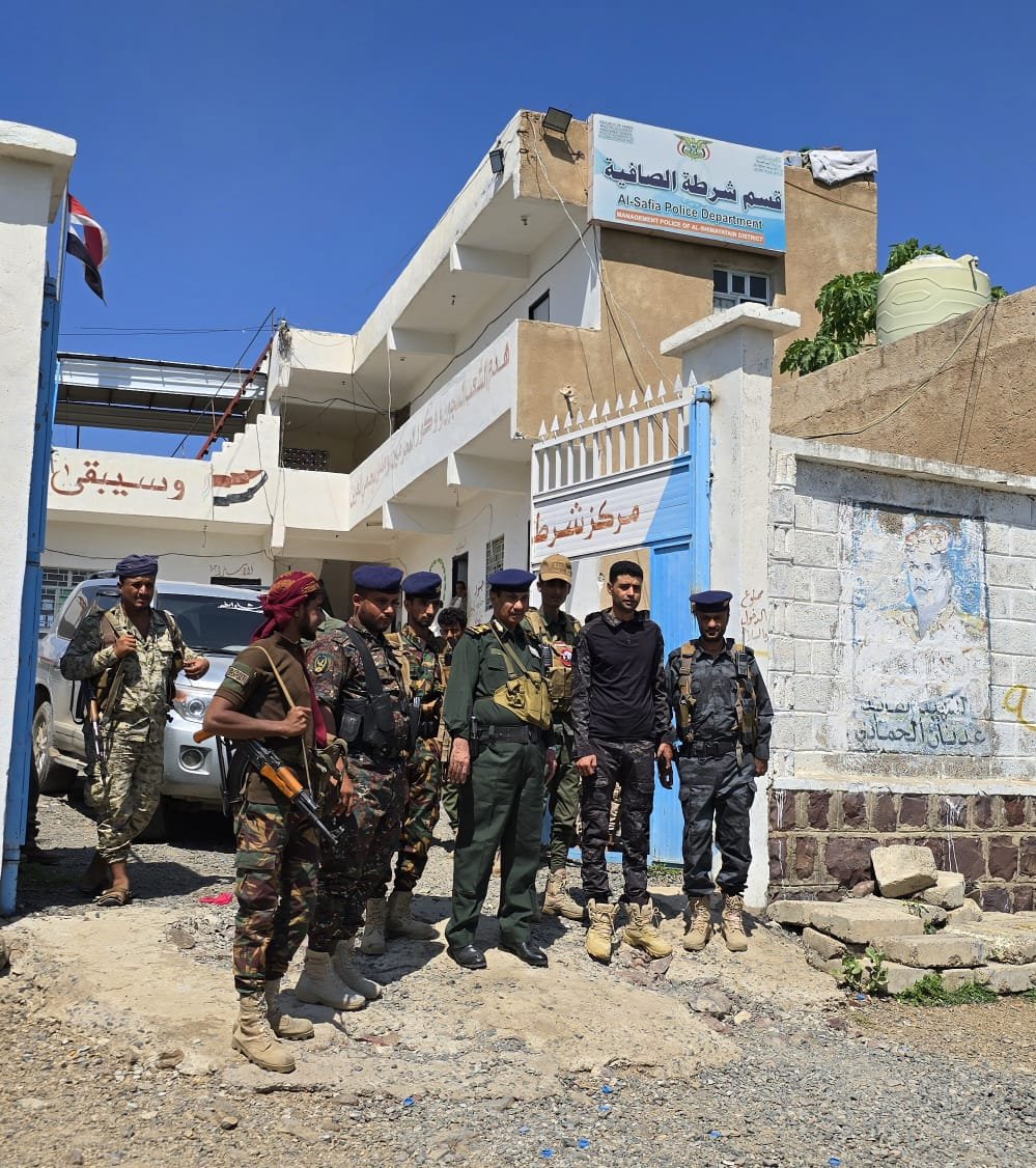 مدير عام شرطة تعز يتفقد مدينة التربة ويطلع على مستوى الجاهزية الأمنية بشرطة الشمايتين و الصافية Image