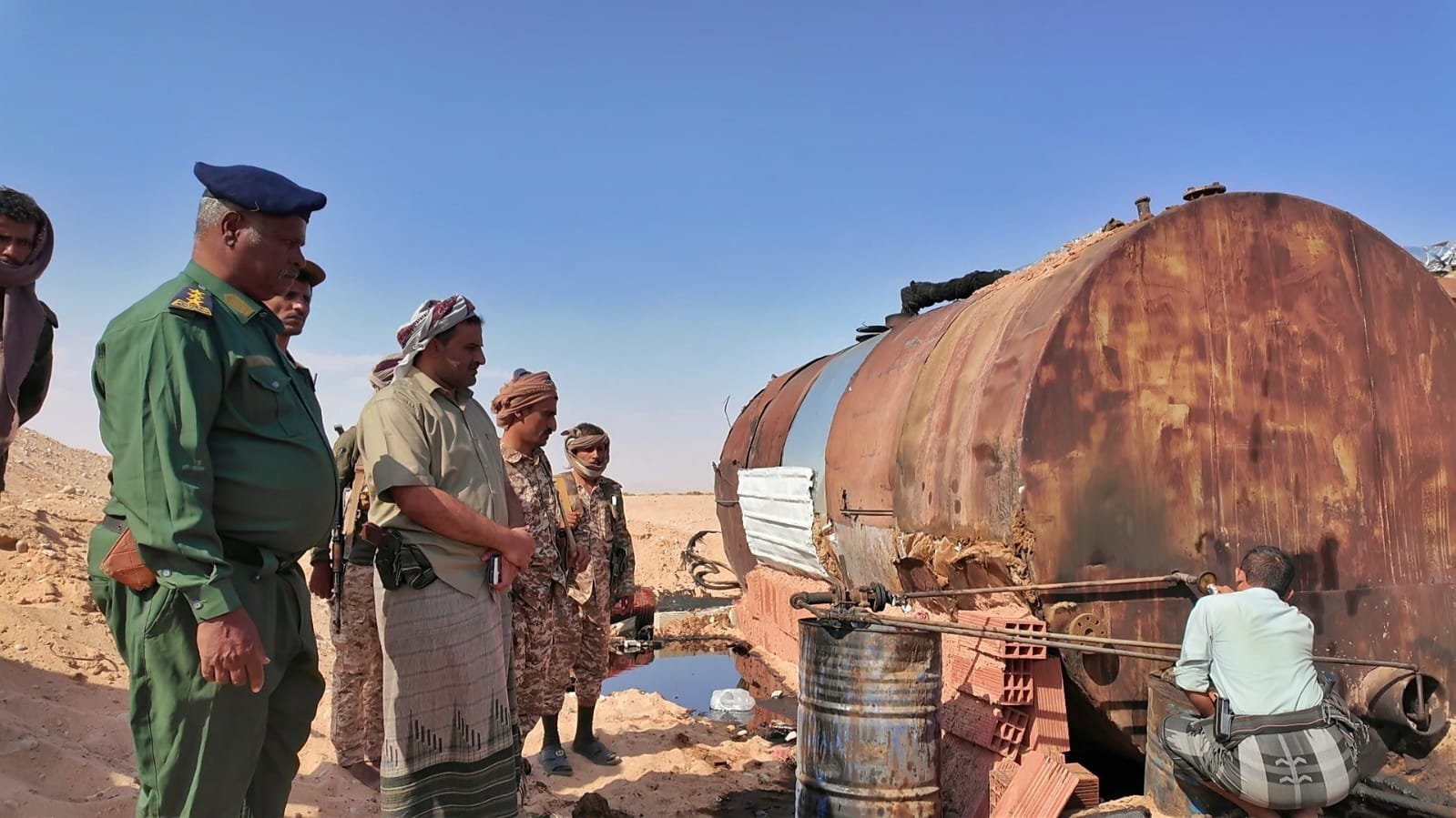 ضبط معملاً عشوائياً لتكرير المشتقات النفطية بمديرية دهر شرقي شبوة  Image
