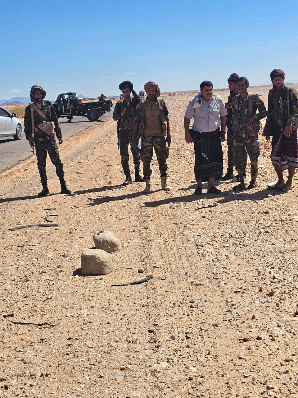 شرطة شبوة تحبط مخططاً إرهابياً وتفكك 3 عبوات ناسفة على الخط الدولي Image