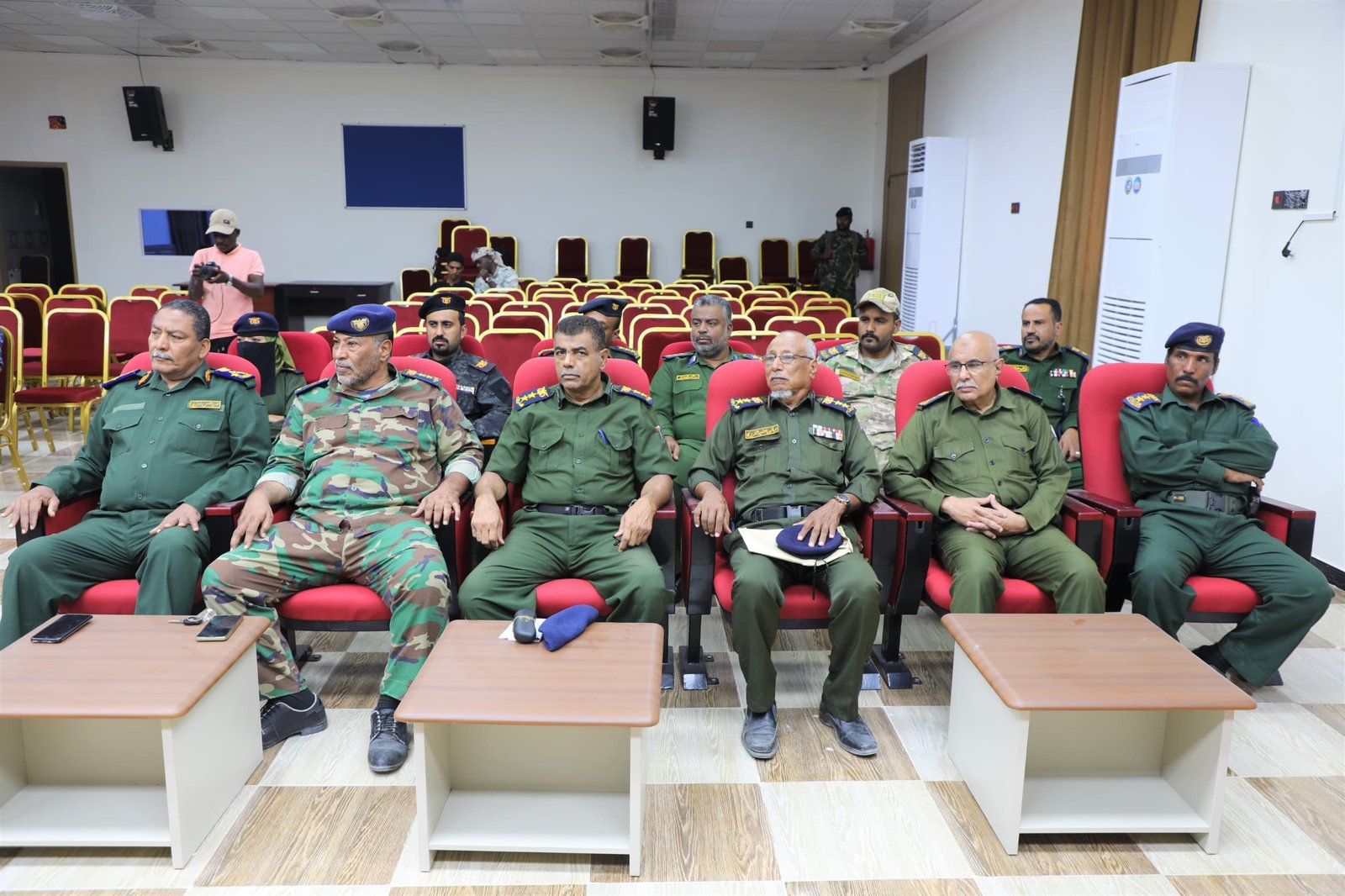  اجتماعًا موسعًا لقيادات الأمن بساحل حضرموت لمناقشة مستجدات الأوضاع وتعزيز الجاهزية الأمنية Image