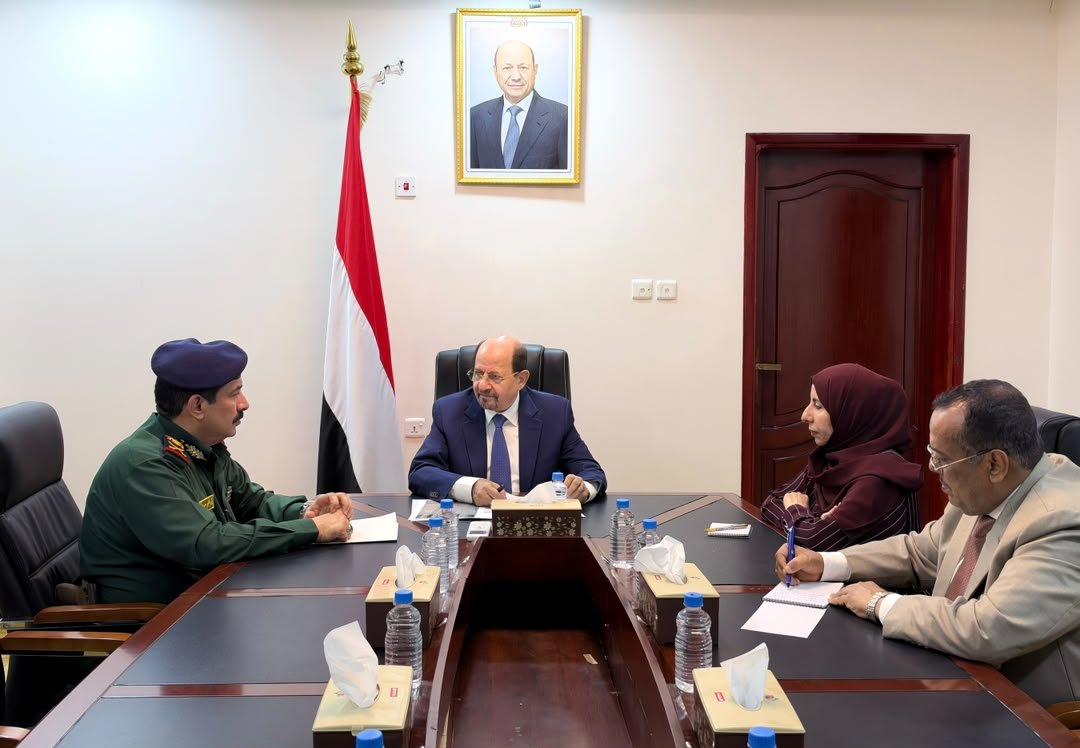 رئيس الوزراء يعقد اجتماع في عدن لمناقشة مستجدات عملية "فجر اليمن" وتعزيز جاهزية أجهزة الدولة الأمنية والسياسية Image