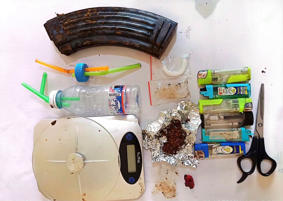 مكافحة المخدرات تضبط 4 متهمين ومخدرات وأسلحة بالمكلا Image