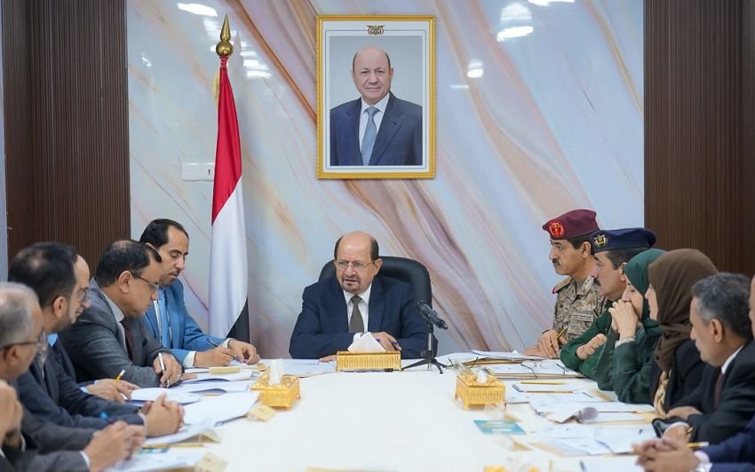 مجلس الوزراء: تحرير باب المندب نقطة تحول استراتيجية ومليشيا الحوثي ترد بالإرهاب على مطارات عدن والسعودية Image