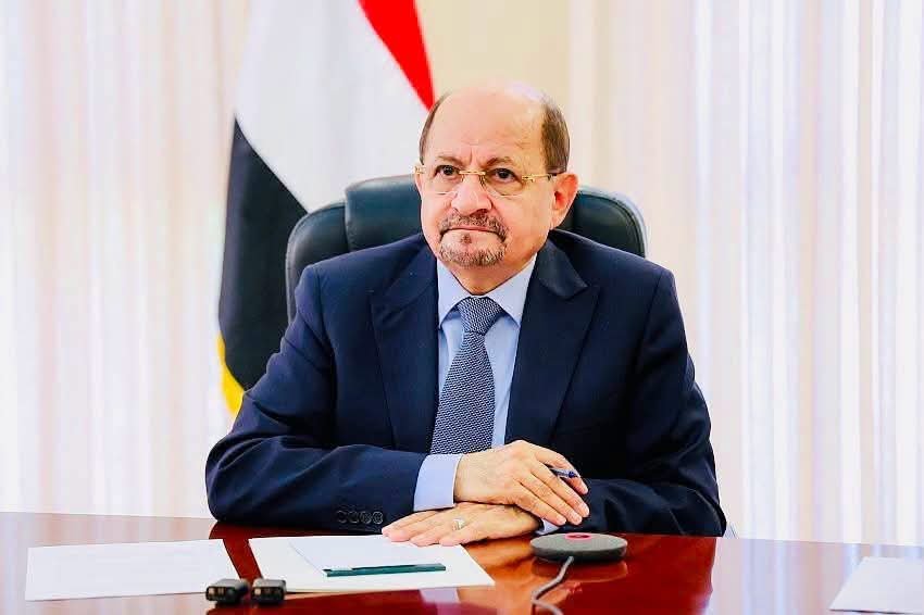 رئيس الوزراء يشيد بجهود الأجهزة الأمنية في إحباط مخططات إرهابية حوثية بعدن ولحج وأبين Image