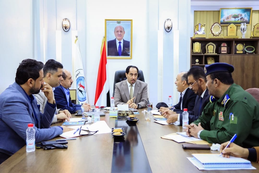 لجنة الدعم والإسناد المجتمعي تناقش أولويات دعم المتضررين وتسيّر قافلة غذائية إلى مناطق الصبيحة Image