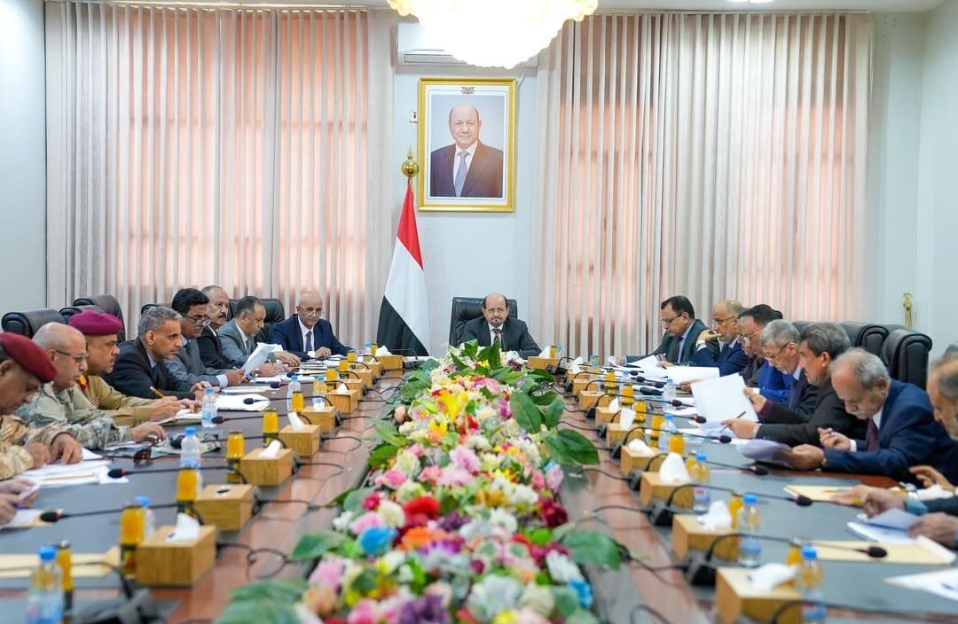 رئيس الوزراء يترأس اجتماعاً للجنة العليا لمكافحة التهريب لمناقشة مستوى تنفيذ المصفوفة الحكومية وتشديد الرقابة على المنافذ Image