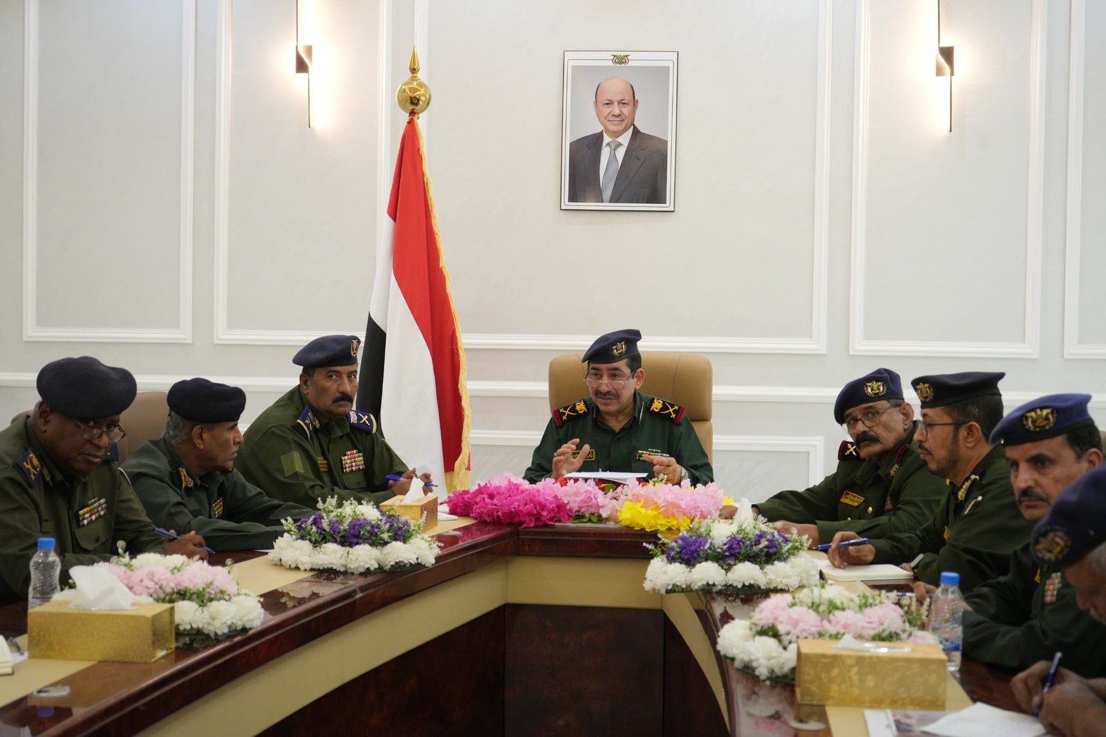 وزير الداخلية يترأس اجتماعا لوكلاء الوزارة ومدراء الشرطة بالمحافظات لمناقشة المستجدات الأمنية والتعبئة العامة Image
