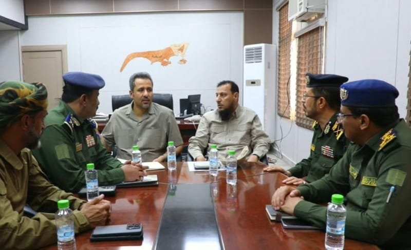 محافظا عدن ولحج يناقشان مع لجنة من وزارة الداخلية تعزيز أمن الجبهة الداخلية والتصدي لمخططات الحوثي الإرهابية Image