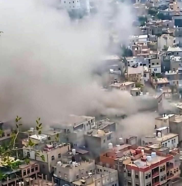 إصابة 6 اشخاص من اسرة واحدة بقصف مليشيا الحوثي على  منزلهم في صبر الموادم جنوب تعز Image