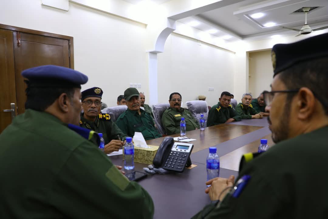 لجنة من وزارة الداخلية تعقد اجتماعا موسعا مع القيادات  الأمنية بشرطة عدن Image