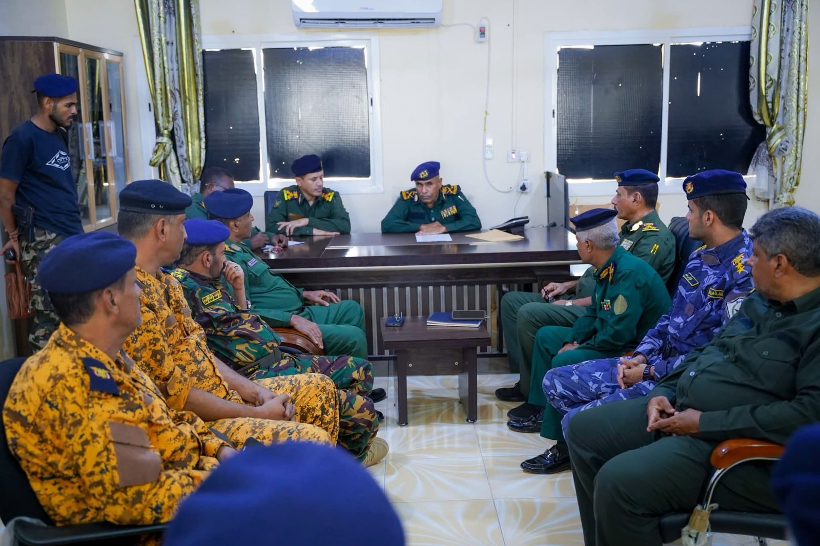 لجنة من وزارة الداخلية تتفقد جاهزية الأجهزة الأمنية بمحافظة أبين وتؤكد أهمية تأمين الجبهة الداخلية وإحباط مخططات مليشيا الحوثي الإرهابية Image