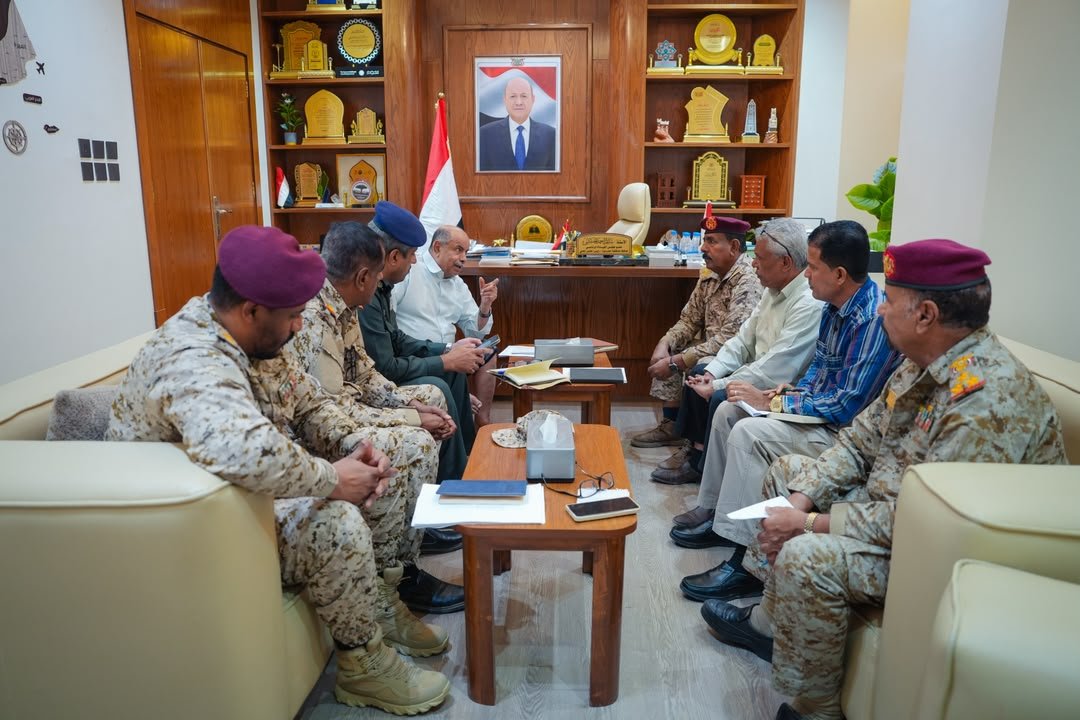 الخنبشي يناقش مستجدات الحالة الأمنية بحضرموت ويشدد على تعزيز التنسيق بين الأجهزة الأمنية والعسكرية  Image